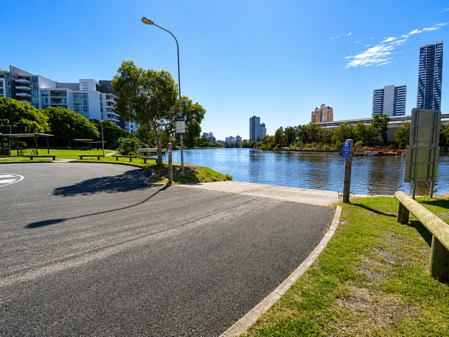 TE Peters Boat Ramp, Broadbeach Waters