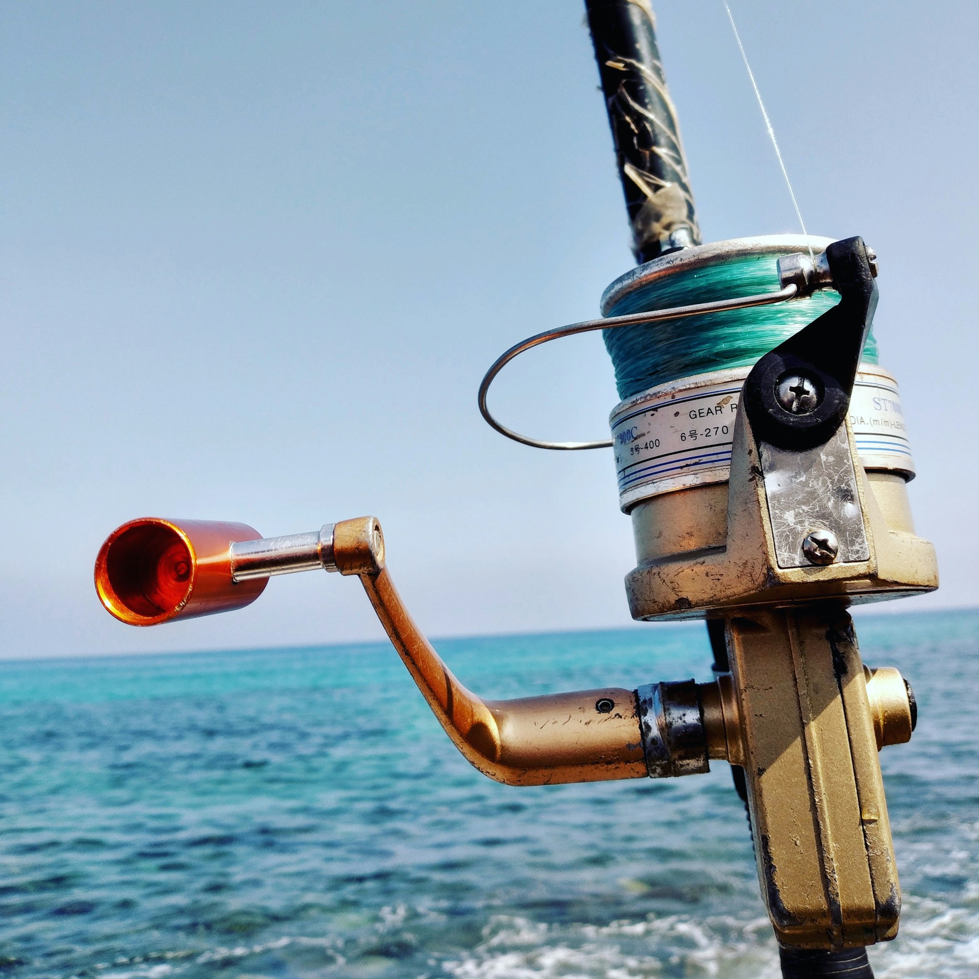 A close up picture of a fishing reel.