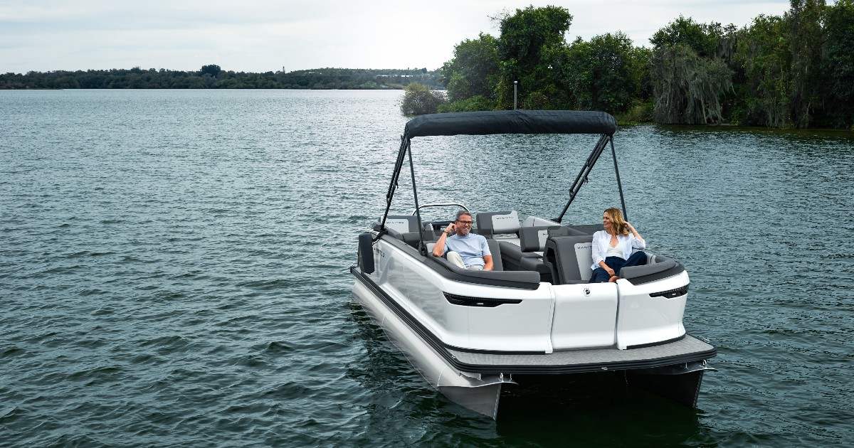 Manitou pontoon